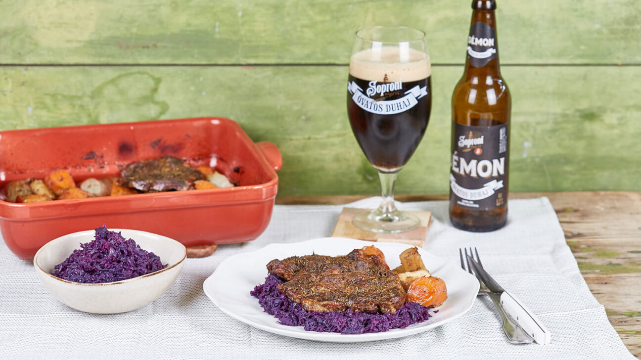 Vaddisznótarja zöldségágyon, párolt lilakáposztával